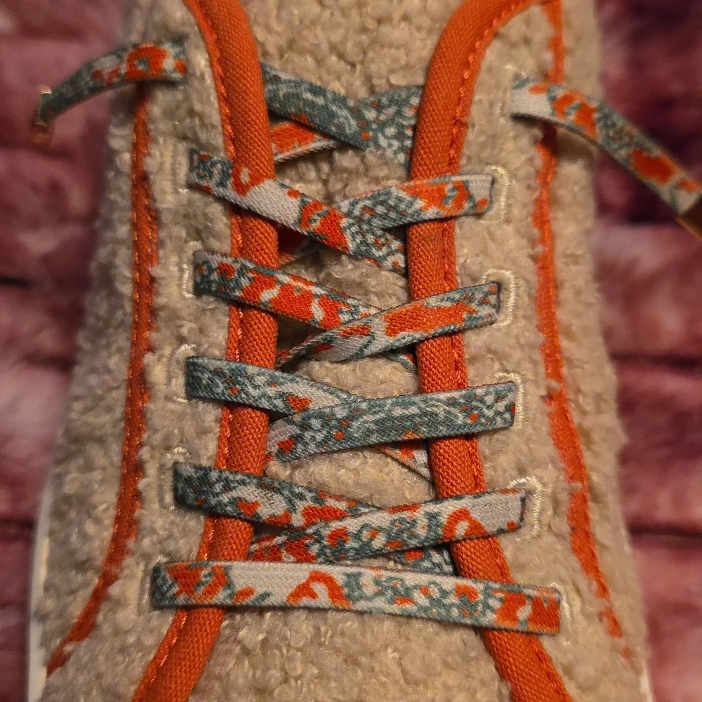 HEY DUDE Karina Sherpa In Sage Women's US8 Sneakers Shoes With Elastic Laces EUC - Picture 3 of 10